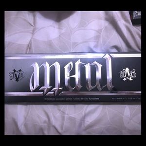 Kat Von D  Rare eyeshadow palette